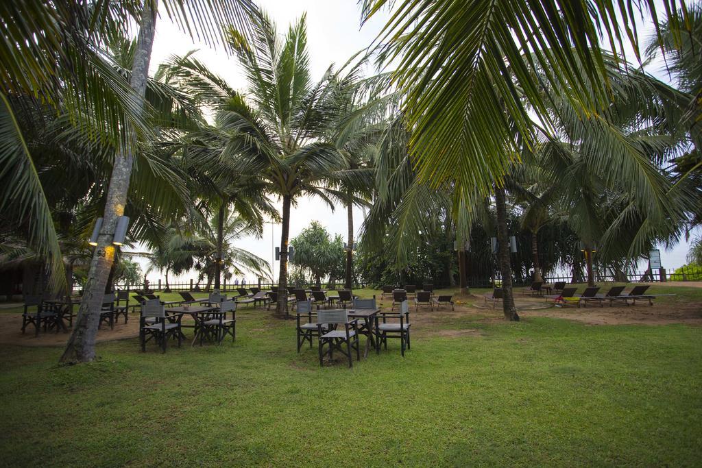 Ranna 212 Beach Resort Kahandamodara Buitenkant foto