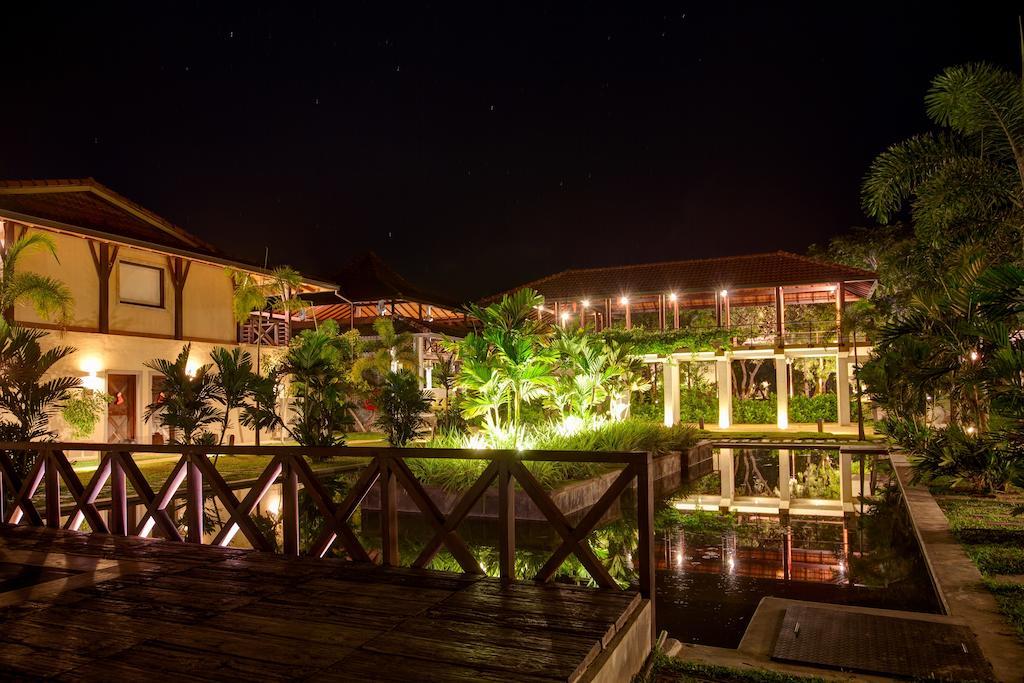 Ranna 212 Beach Resort Kahandamodara Buitenkant foto