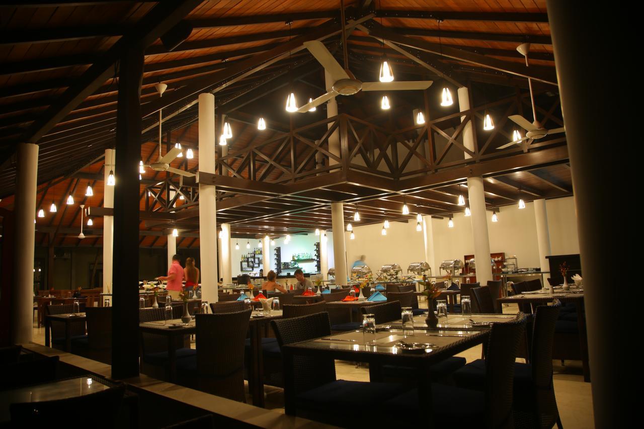 Ranna 212 Beach Resort Kahandamodara Buitenkant foto