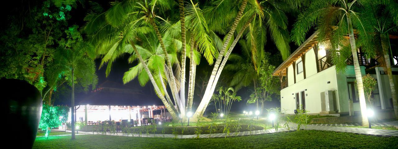 Ranna 212 Beach Resort Kahandamodara Buitenkant foto