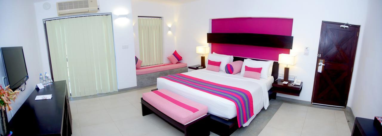 Ranna 212 Beach Resort Kahandamodara Buitenkant foto