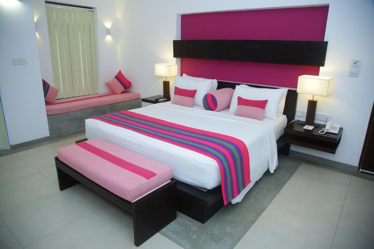 Ranna 212 Beach Resort Kahandamodara Buitenkant foto